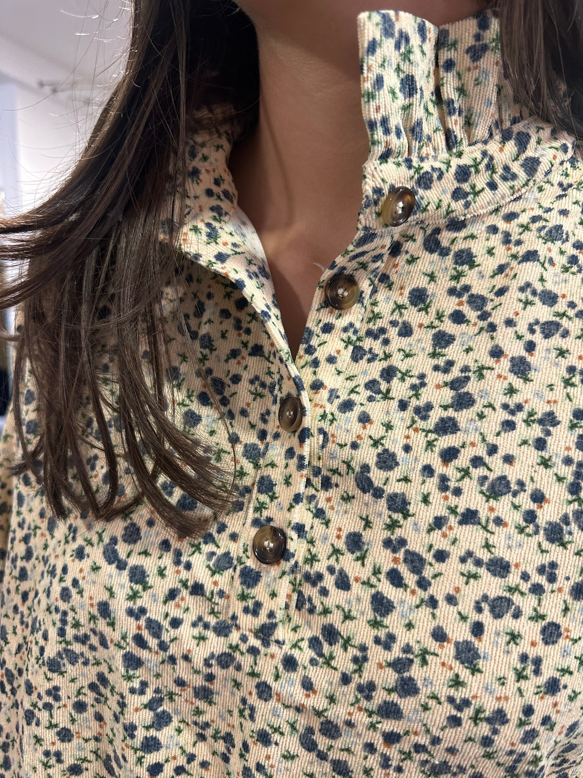 Jolie robe fleurie velours marine