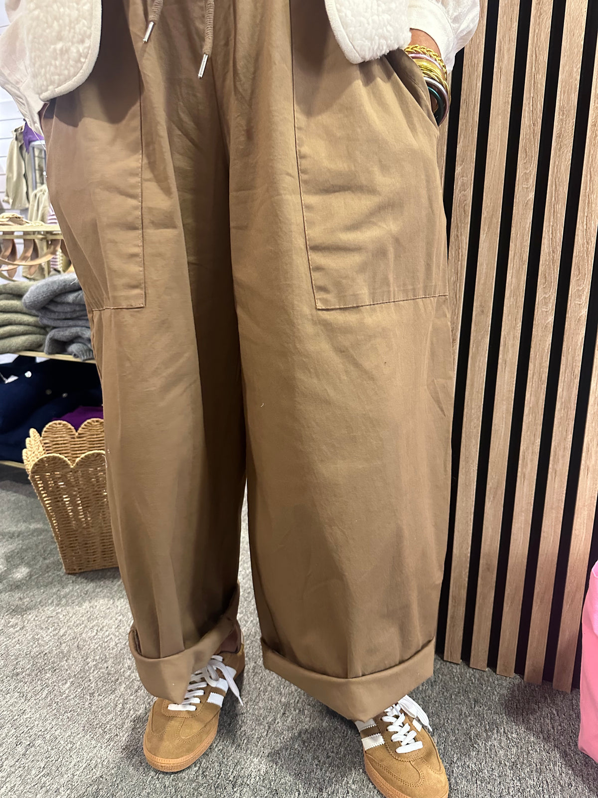 Pantalon barrel style baggy taupe