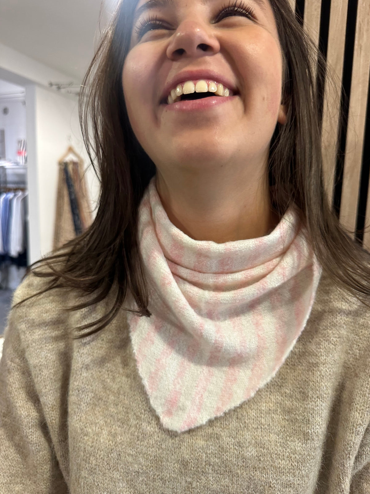 Foulard écharpe petit model rayé rose pale