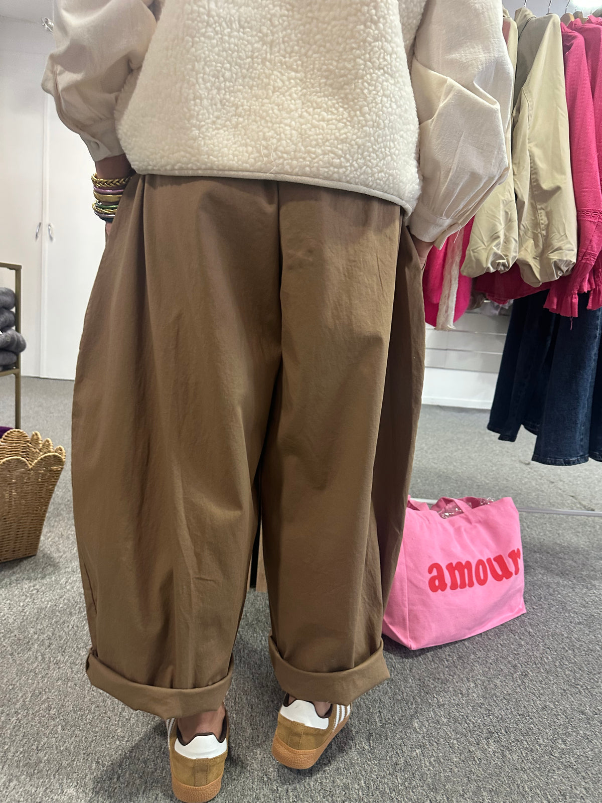 Pantalon barrel style baggy taupe