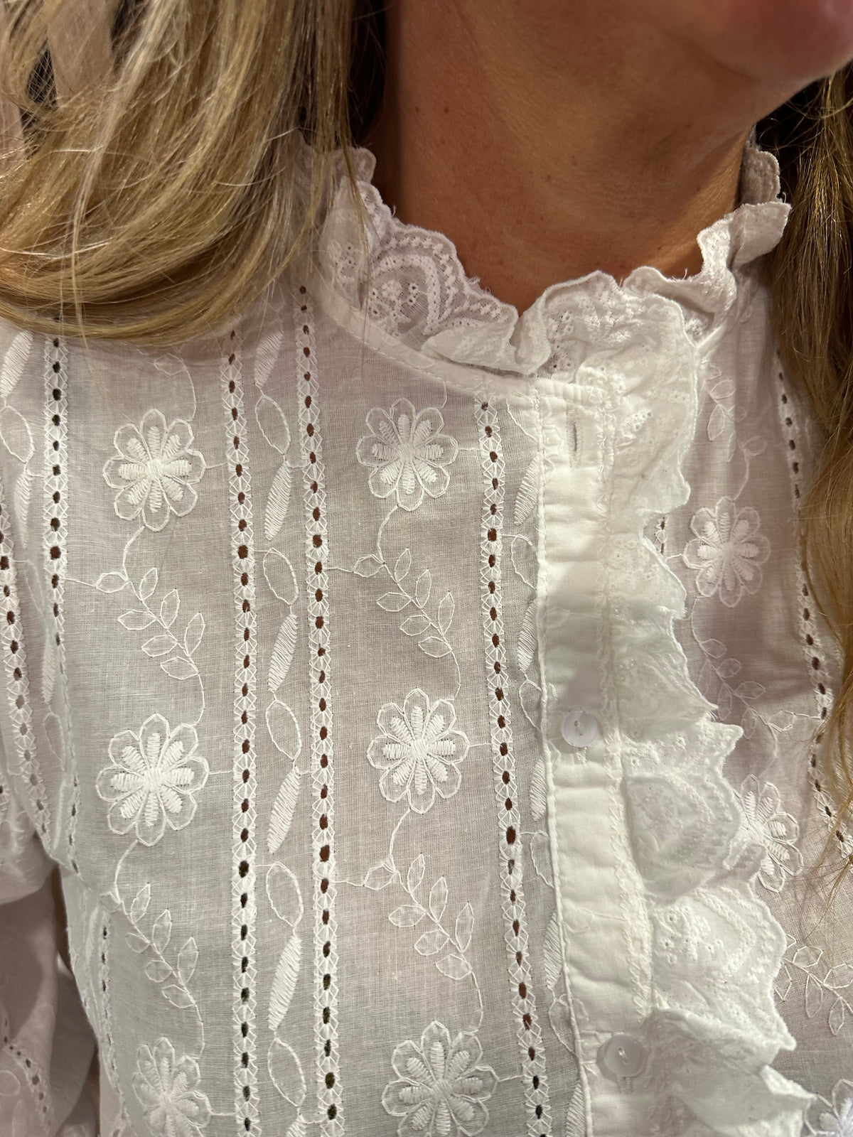 Blouse blanche broderie