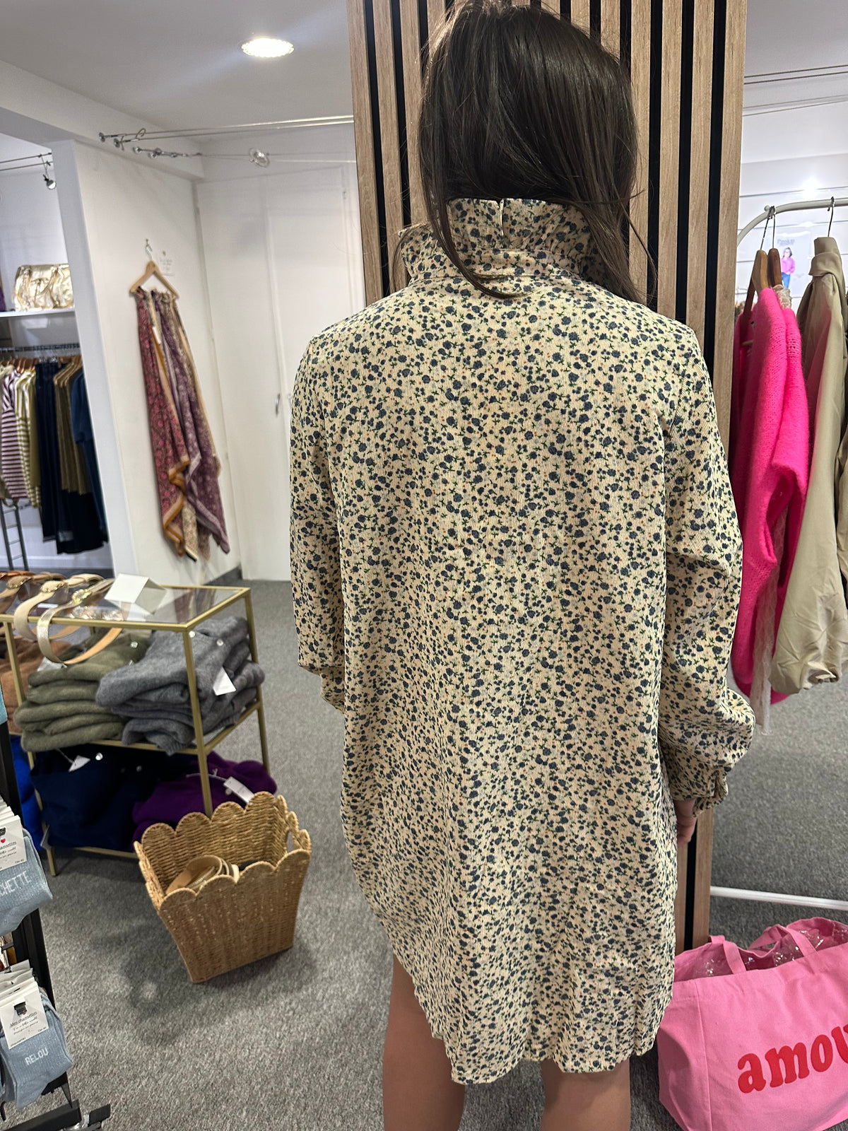 Jolie robe fleurie velours marine