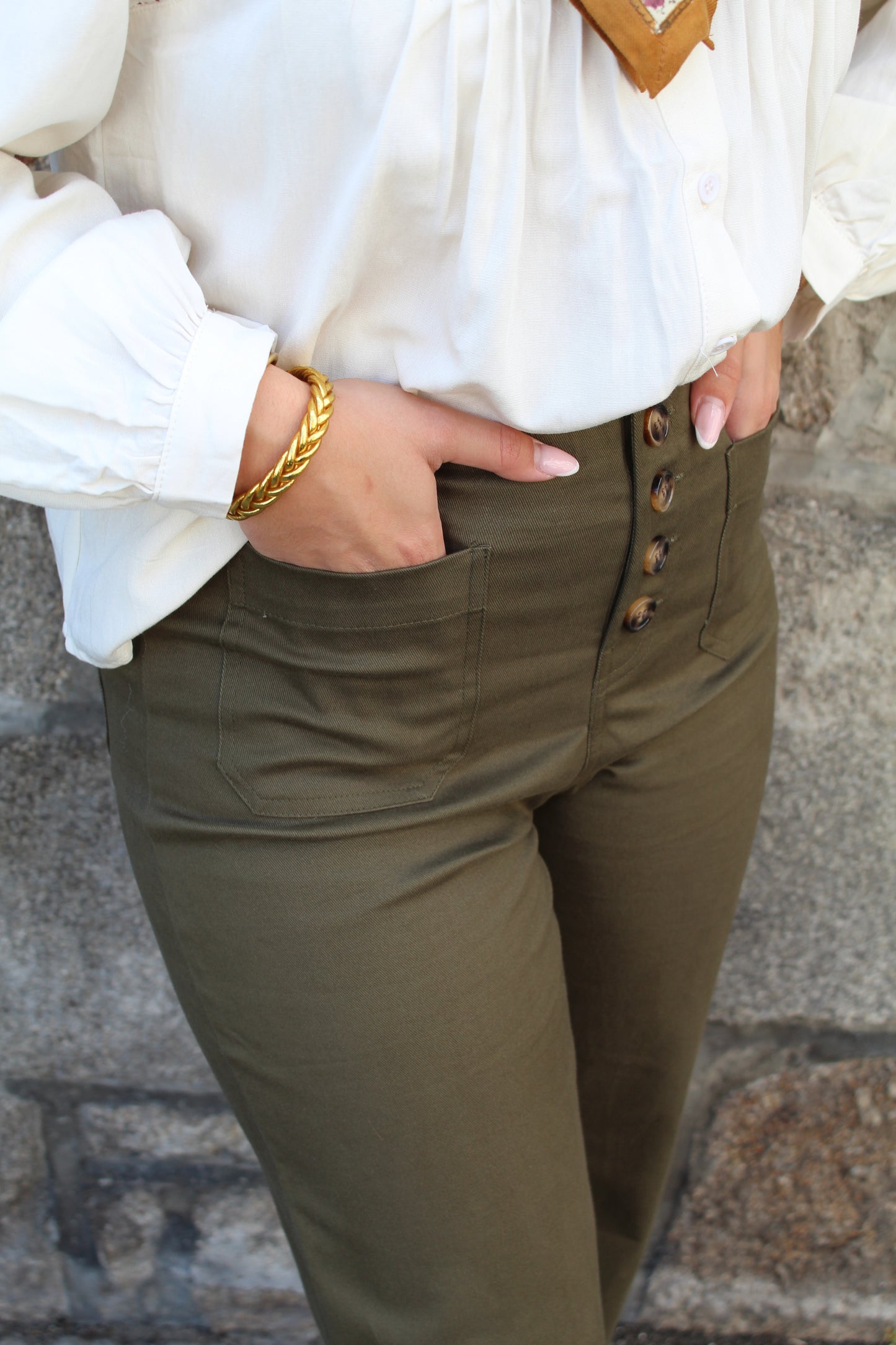 Pantalon à boutons kaki ♡