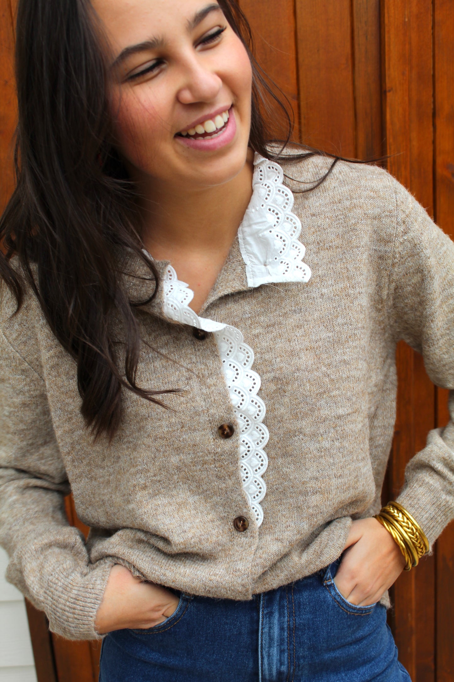 Pull  à boutons café broderie ♡