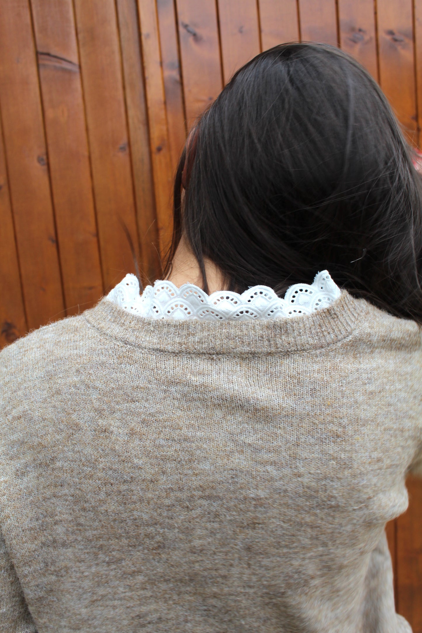 Pull  à boutons café broderie ♡