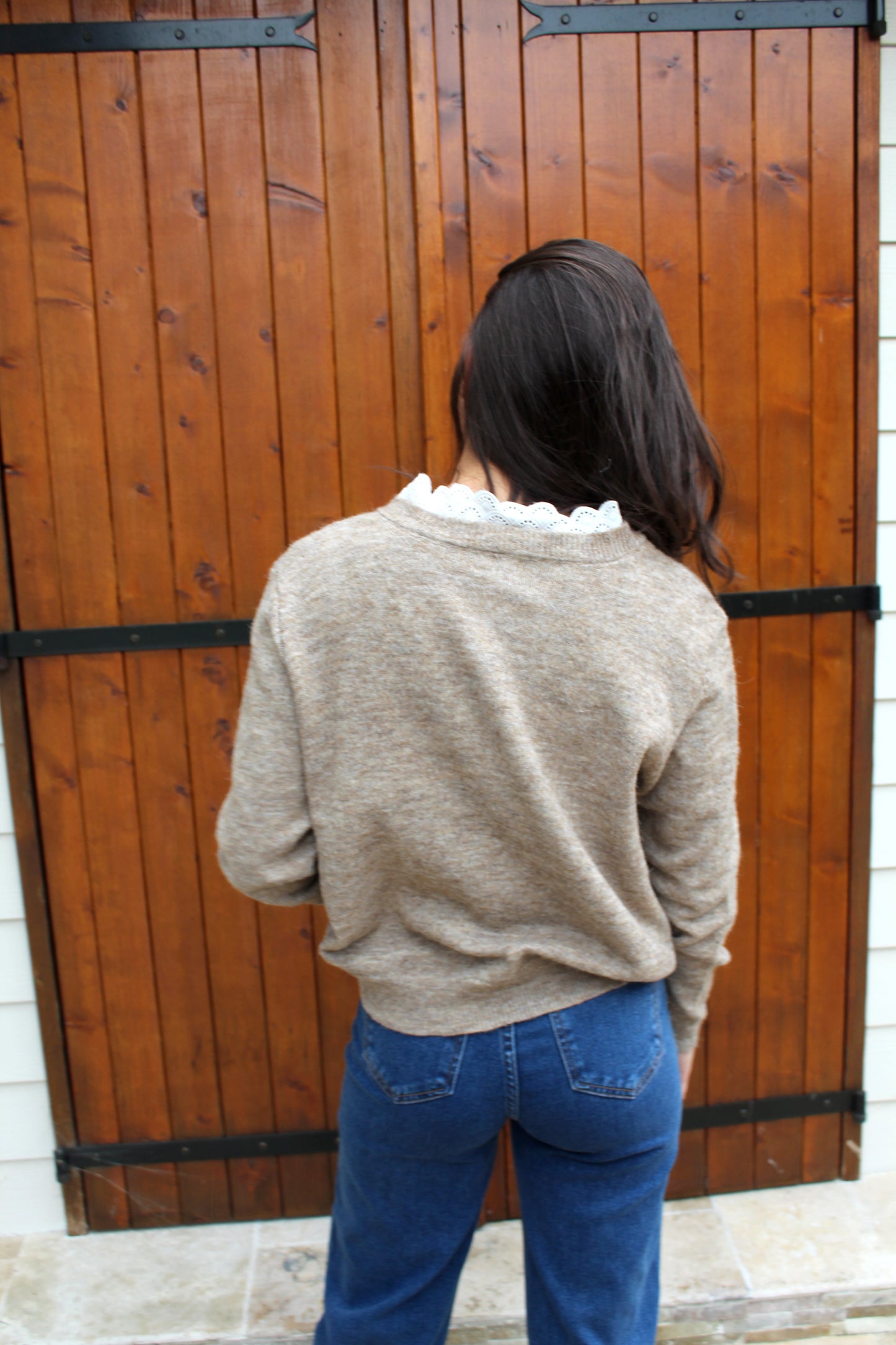 Pull  à boutons café broderie ♡